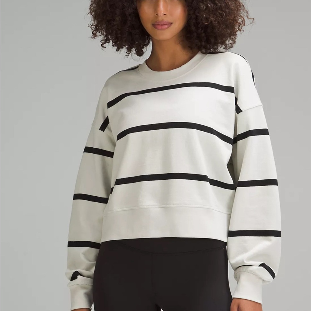 Lululemon Cropped sweatshirt. BRAND NEW WITH TAGS! NEVER WORN!